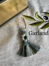 Load image into Gallery viewer, Flower Bookmark